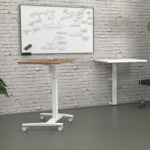 Małe biurko regulowane 80x60 cm z zestawem kółek Małe biurko regulowane 80x60 cm z zestawem kółek