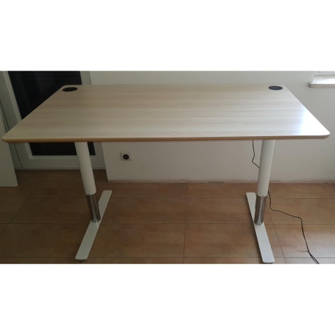 Blat do biurka komputerowego o wymiarach 140x80 cm - powystawowy