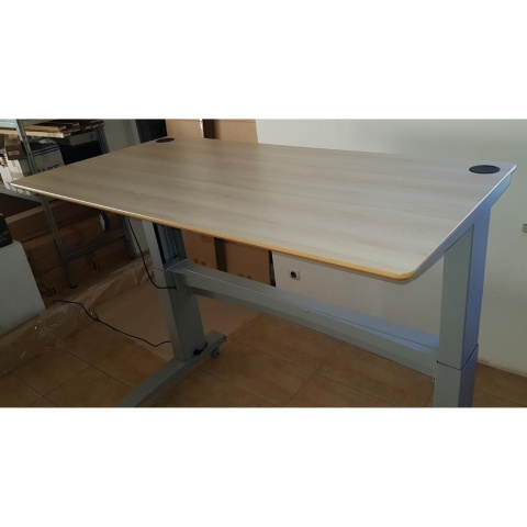 Blat do biurka o wymiarach 160x80 cm - powystawowy