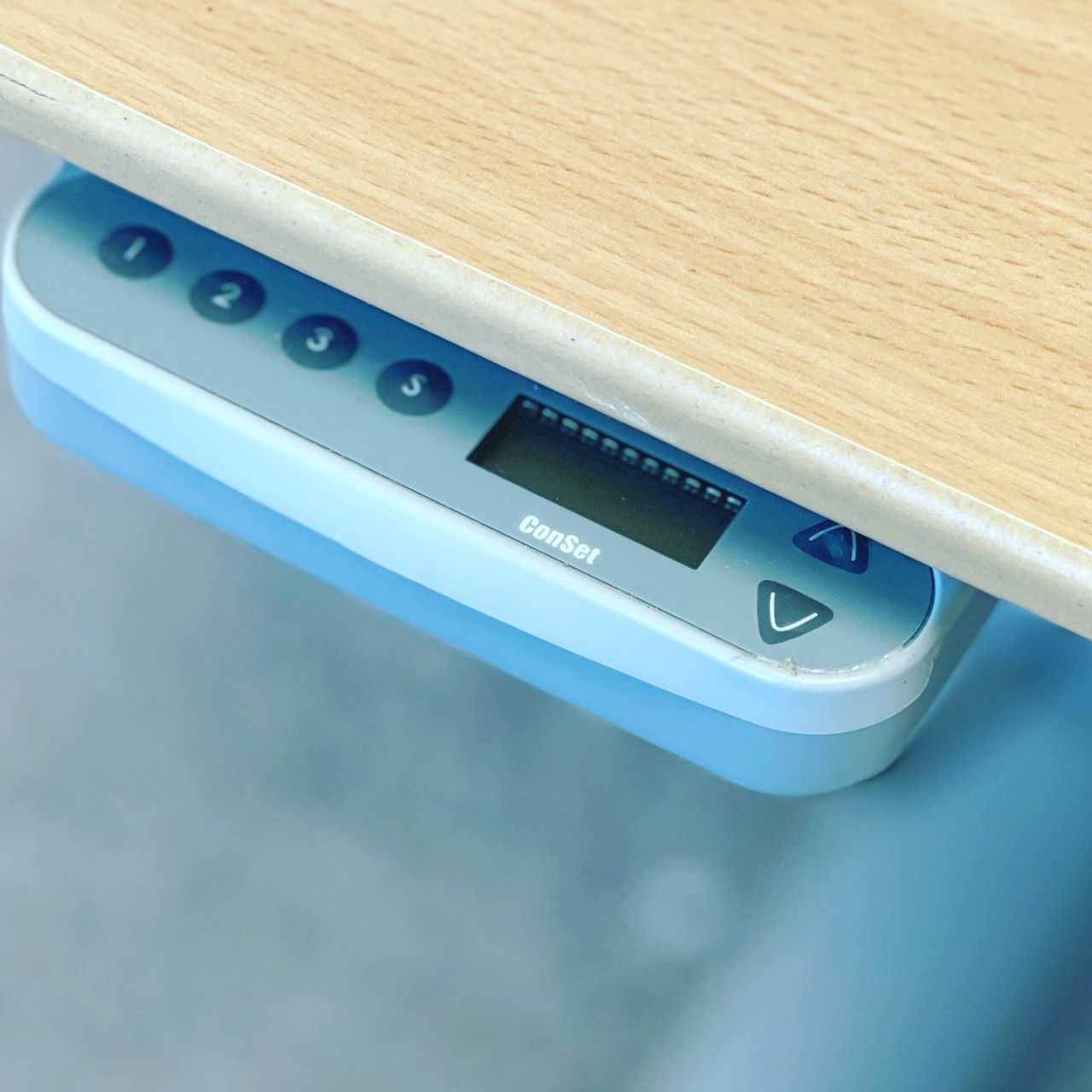 Solidne biurko stojące, biurko z regulacją wysokości