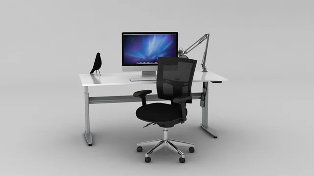 Wolnostojące biurko z regulowanym blatem w kolorze srebrnym